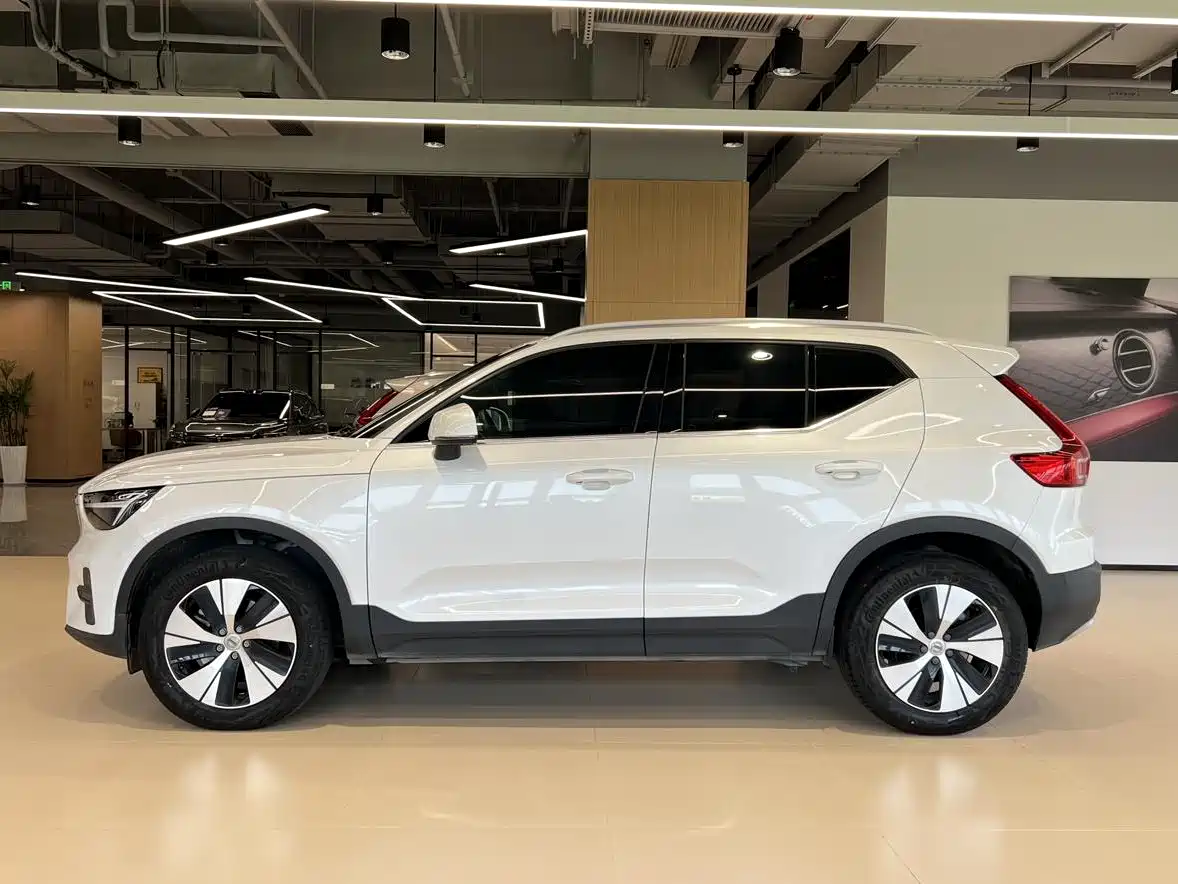 2024 Volvo XC40