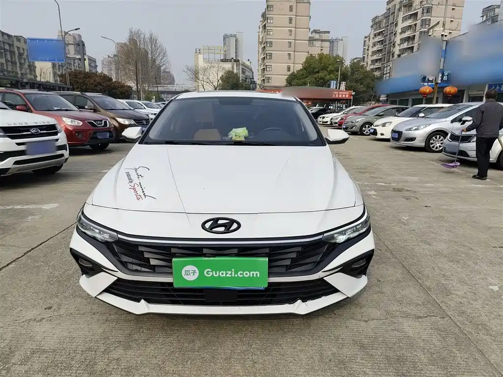 Hyundai Elantra 2023 1.5L CVT GLX Elite Edition фото 3