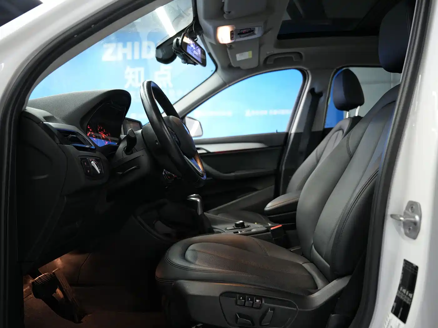 BMW X1 2016 sDrive18Li Premium Model фото 6