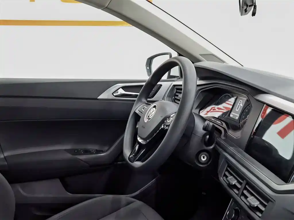 Volkswagen Polo 2019 Plus 1.5L Automatic Panorama Enjoyment Edition фото 22