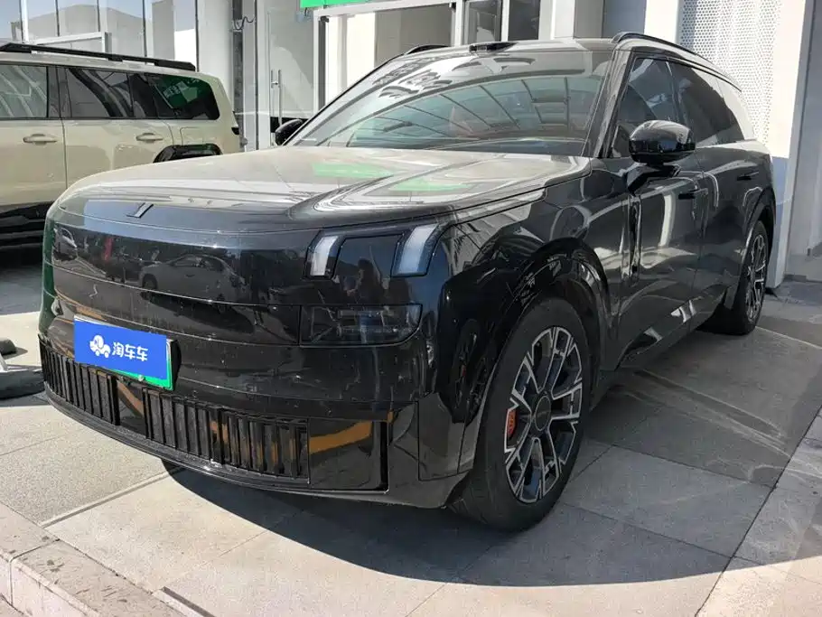2025 Lynk & Co 900
