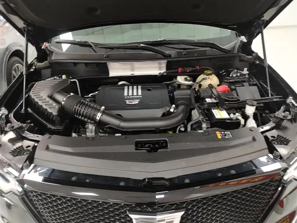 CADILLAC XT6