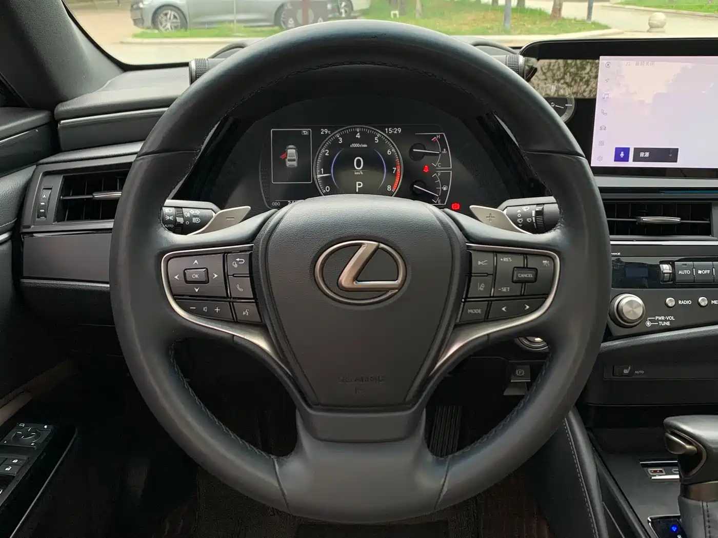 Фото 7 - Lexus ES