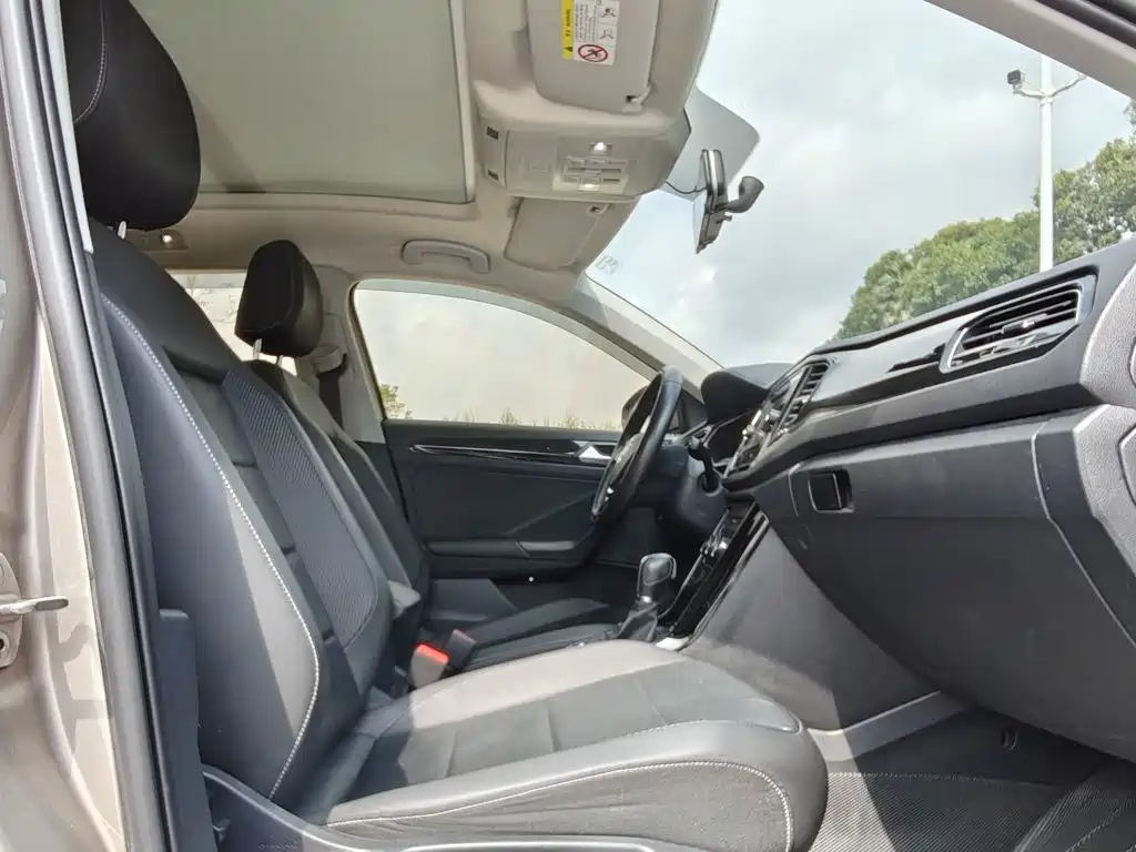Volkswagen T-ROC 2018 2018 280TSI DSG 2WD Comfort (China V)