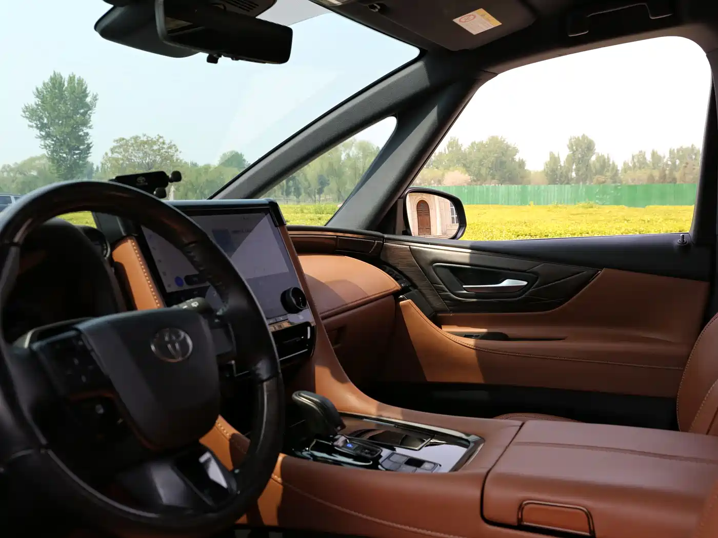 Toyota Alphard 2025 Hybrid 2.5L Ultimate Gold Edition фото 7