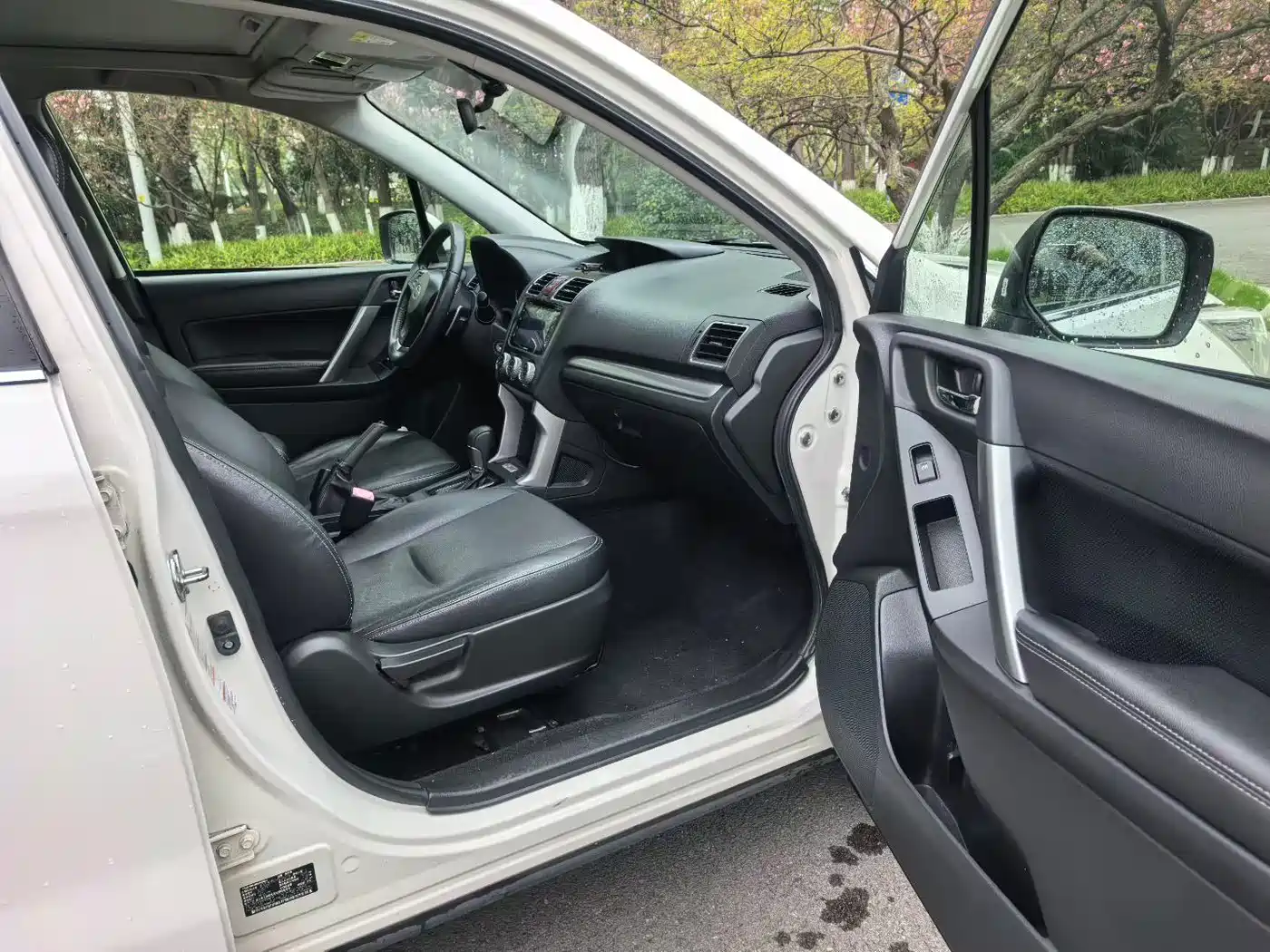 Subaru Forester 2015 2.0i Special Commemorative Edition фото 3