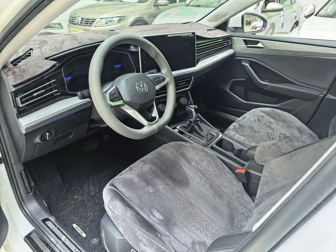 VOLKSWAGEN SAGITAR