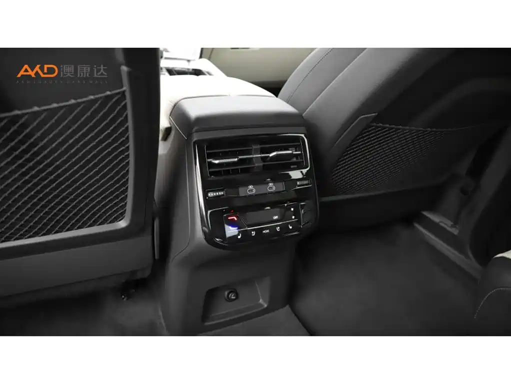 AUDI Q6