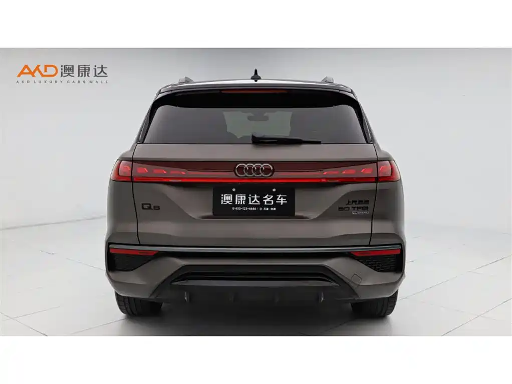 AUDI Q6