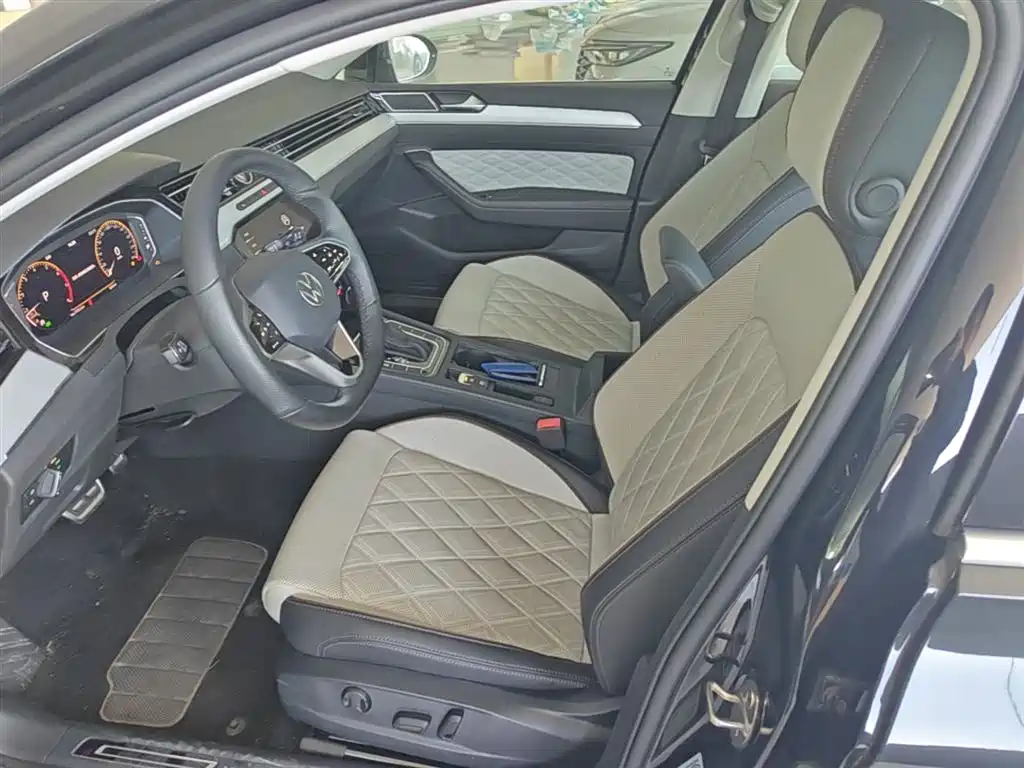 Volkswagen Magotan 2023 Model 2 Million Commemorative Edition 330TSI DSG Luxury фото 15