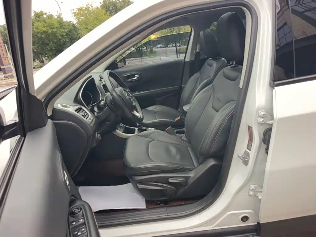 Photo 15 - Jeep Compass