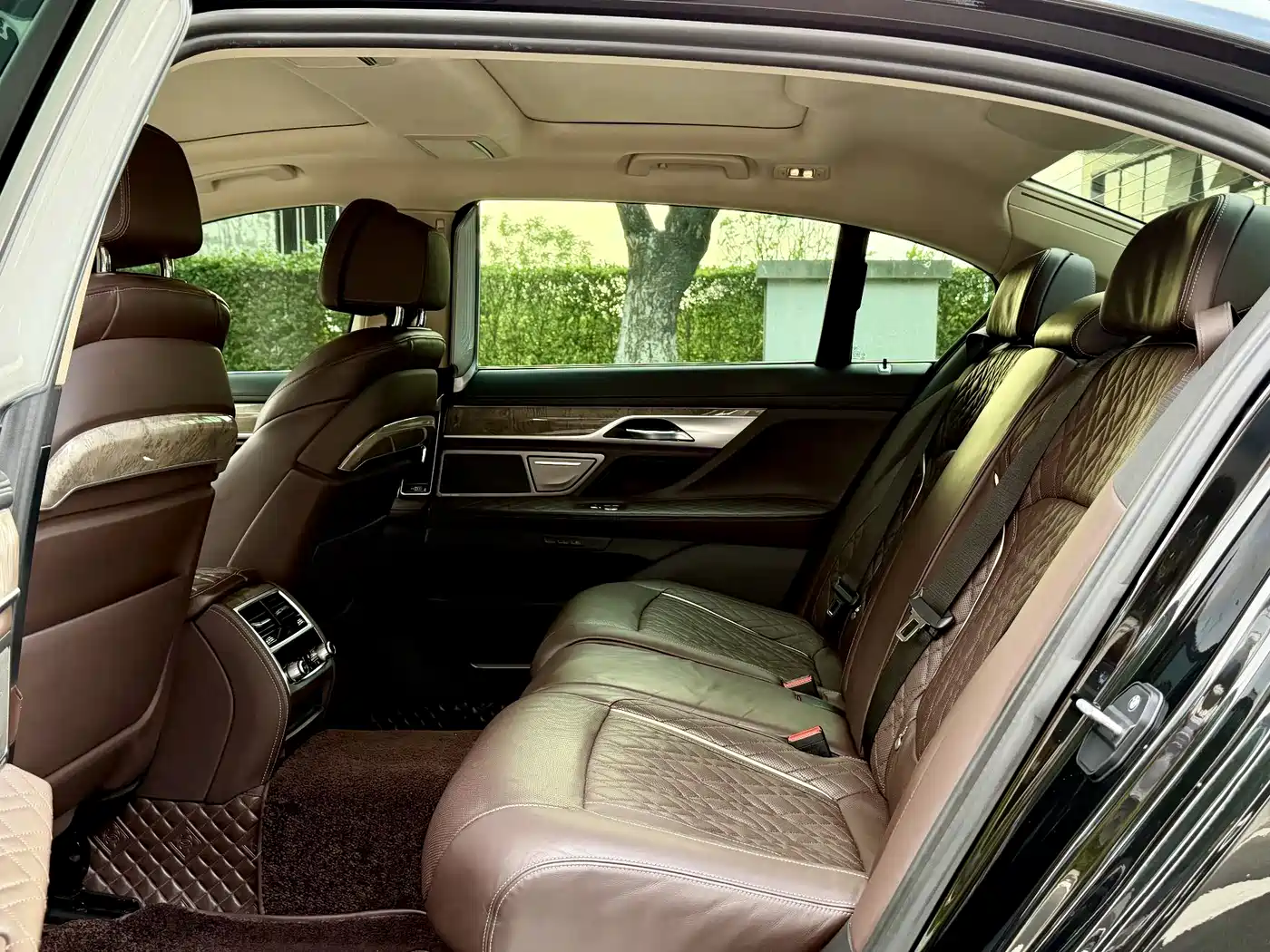 BMW 7 Series 2021 Model 740Li Leading Luxury Package фото 13