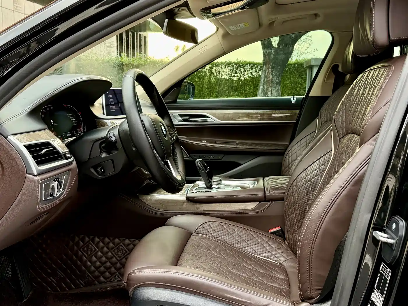 BMW 7 Series 2021 Model 740Li Leading Luxury Package фото 12