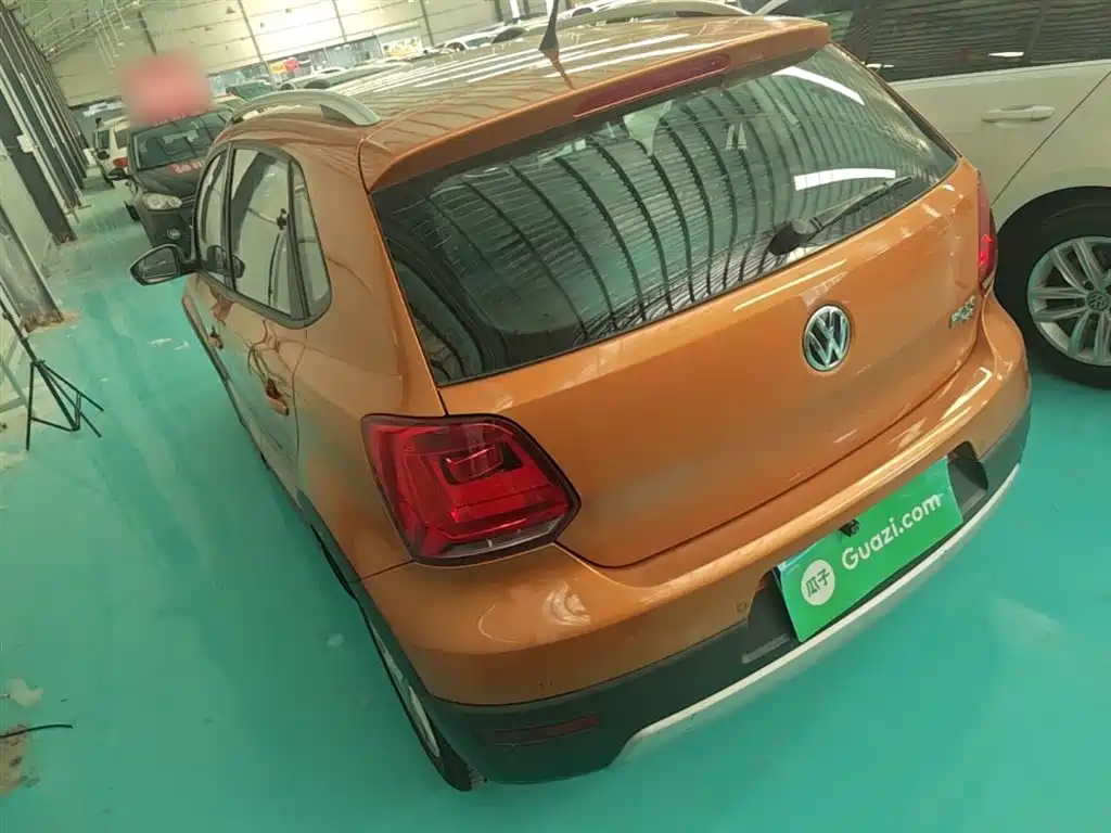 Volkswagen Polo 2016 1.6L Cross Polo Automatic фото 5
