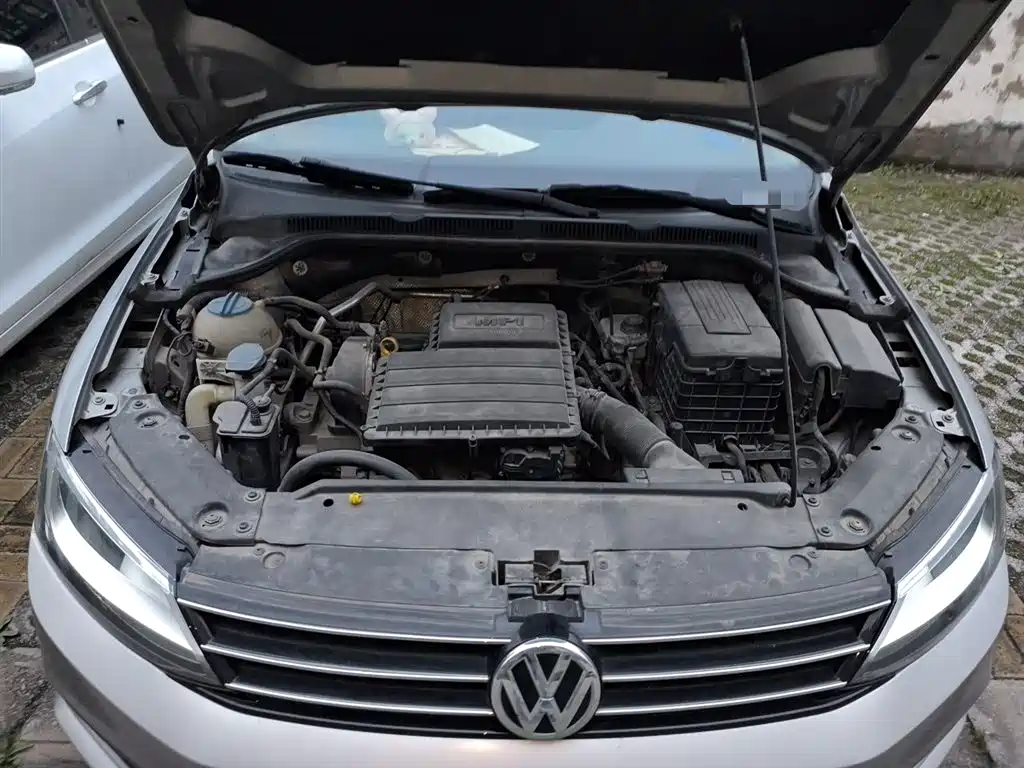 Volkswagen Sagitar 2015 1.6L Automatic Comfort фото 11