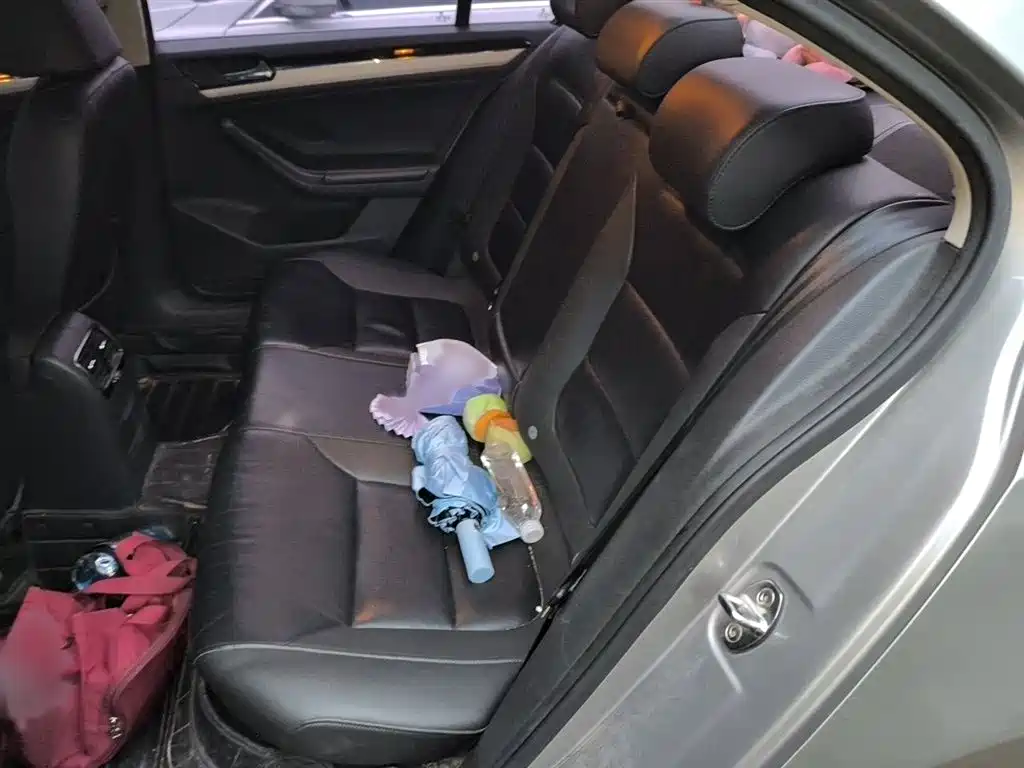 Volkswagen Sagitar 2015 1.6L Automatic Comfort фото 15