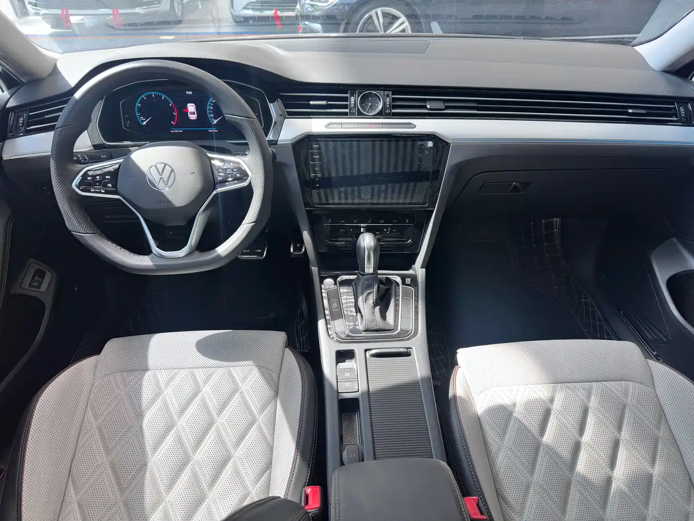 Volkswagen Magotan 2023 Model 2 Million Commemorative Edition 330TSI DSG Luxury фото 10
