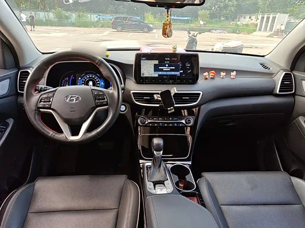 Фото 10 - Hyundai Tucson