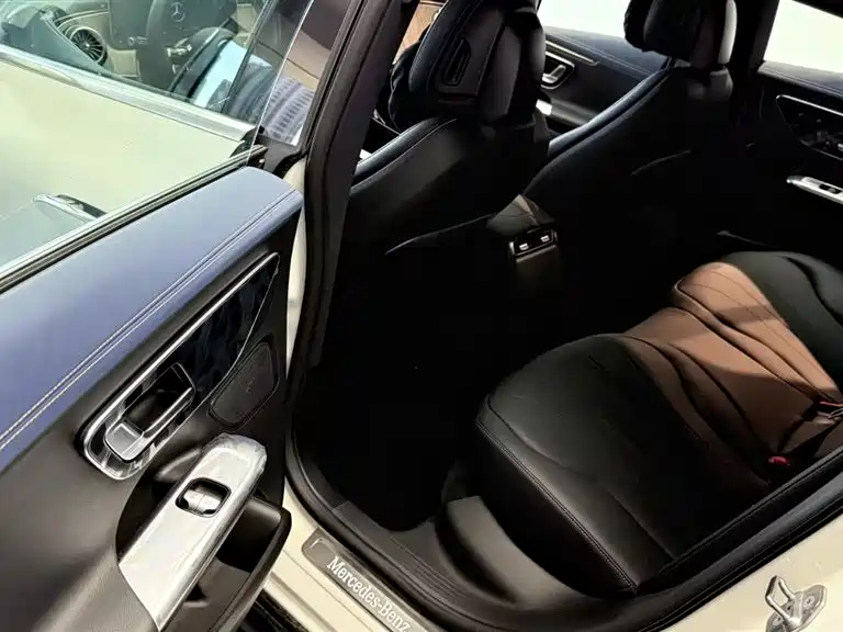 Mercedes-Benz EQE 2025 Model 500 4MATIC Luxury Edition фото 11