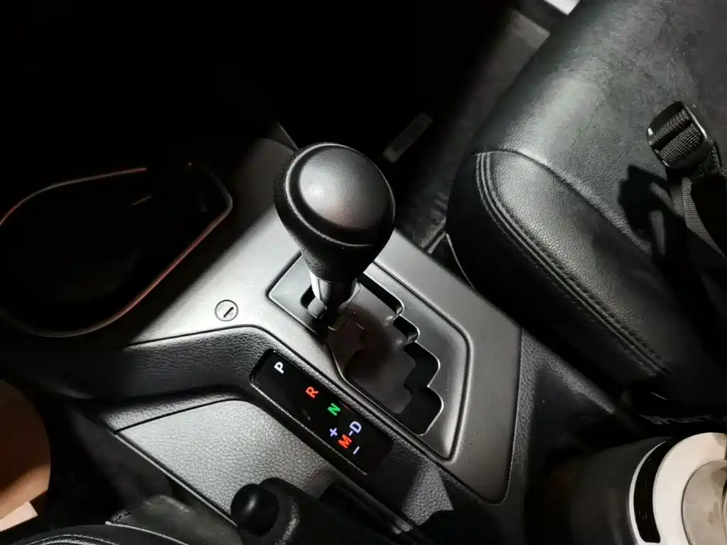 Toyota RAV4 Rongfang 2016 2.0L CVT 2WD Trend (China V) фото 14