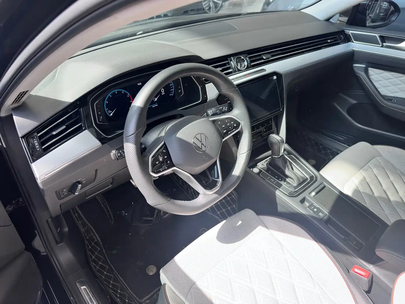 Volkswagen Magotan 2023 Model 2 Million Commemorative Edition 330TSI DSG Luxury фото 7
