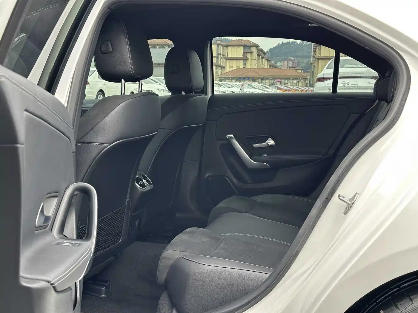 Mercedes-Benz A-Class 2024 A 200 L Fashion Edition фото 7
