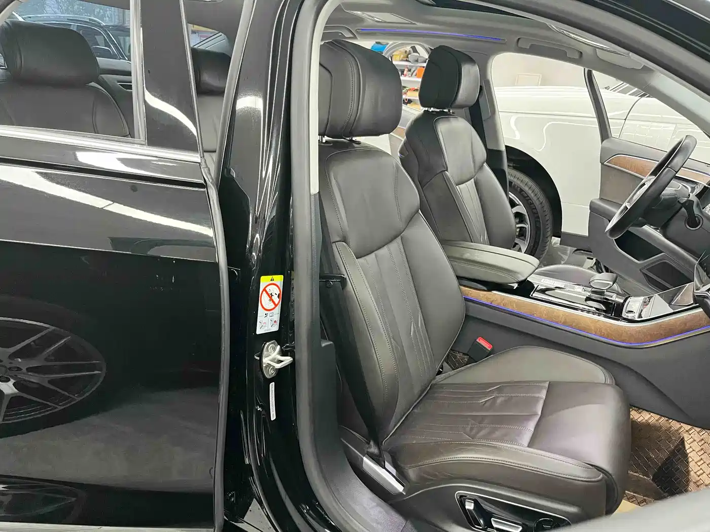 Audi A8 2019 Facelift Plus A8L 50 TFSI quattro Comfort фото 15