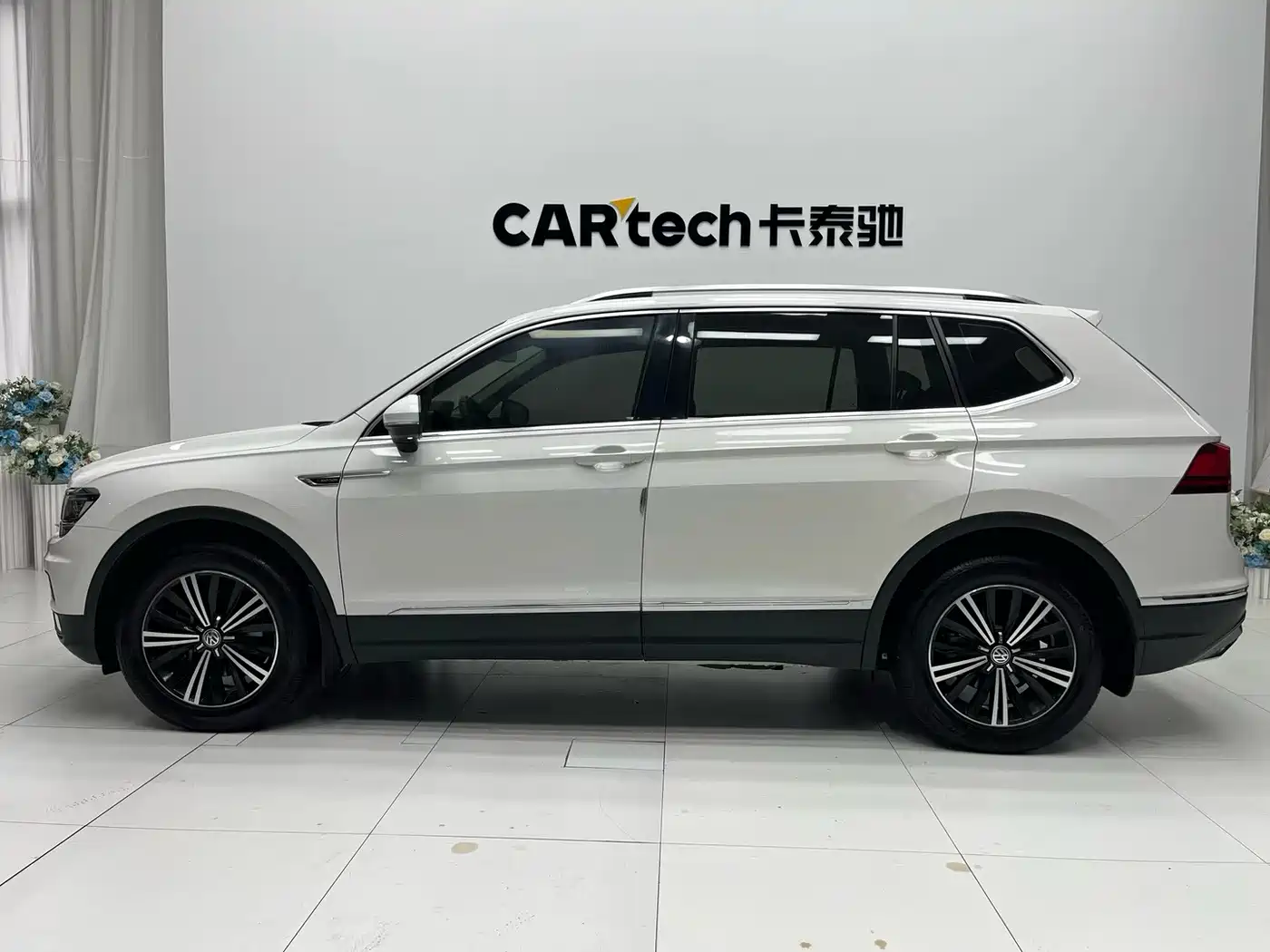 Volkswagen Tiguan L 2017 380TSI Automatic 4WD Luxury Edition фото 9