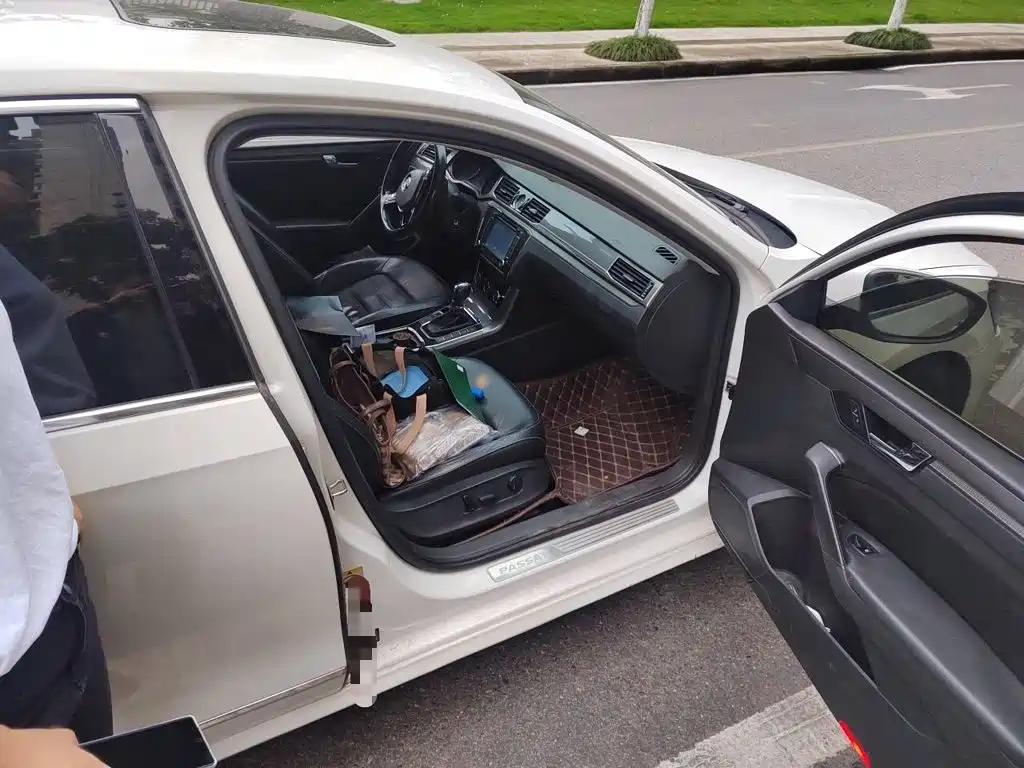 Photo 18 - Volkswagen Passat