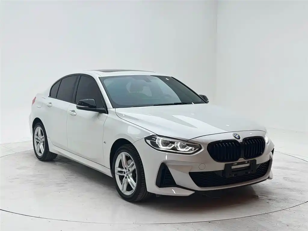BMW 1 Series 2022 120i M Sport Shadow Edition фото 3