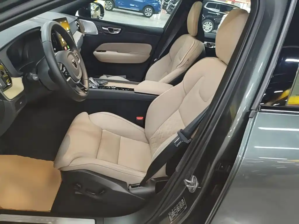 Photo 15 - Volvo XC60