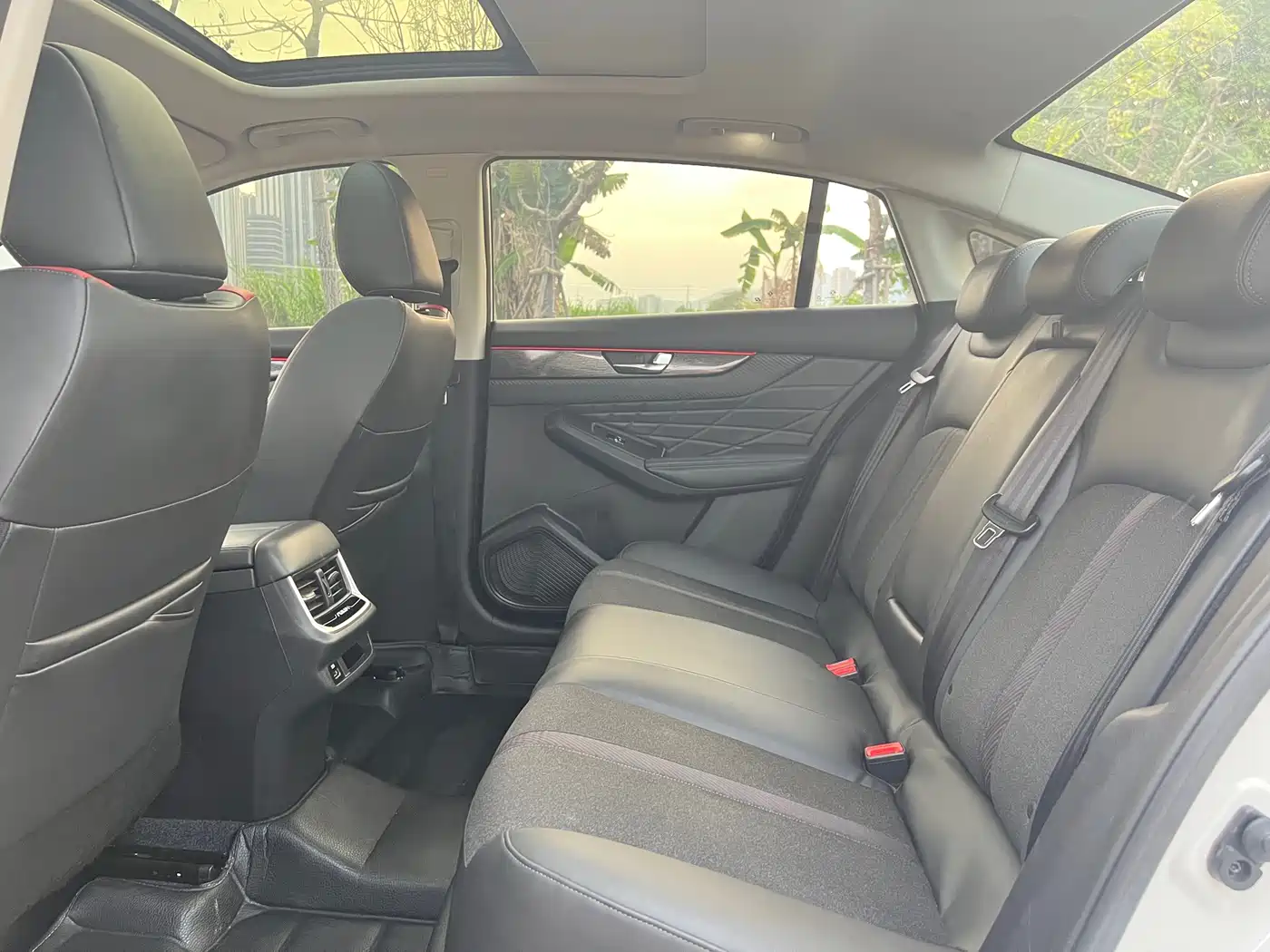 DONGFENG YI HYUN MAX