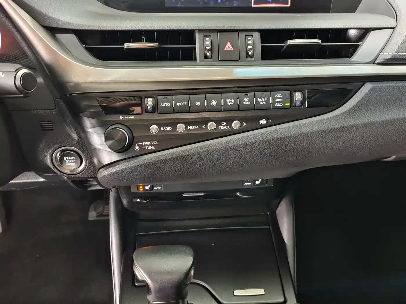Lexus ES 2018 200 Excellence Edition (China VI) фото 13