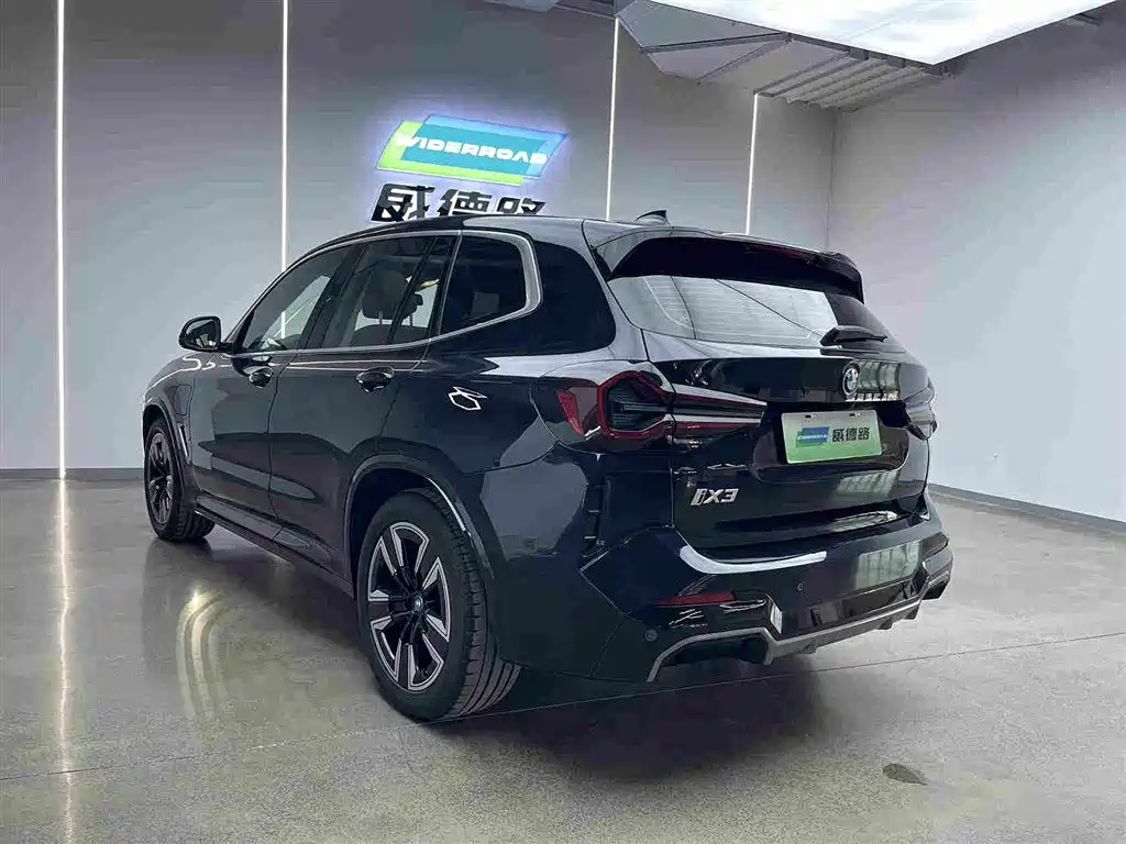 Фото 4 - BMW iX3