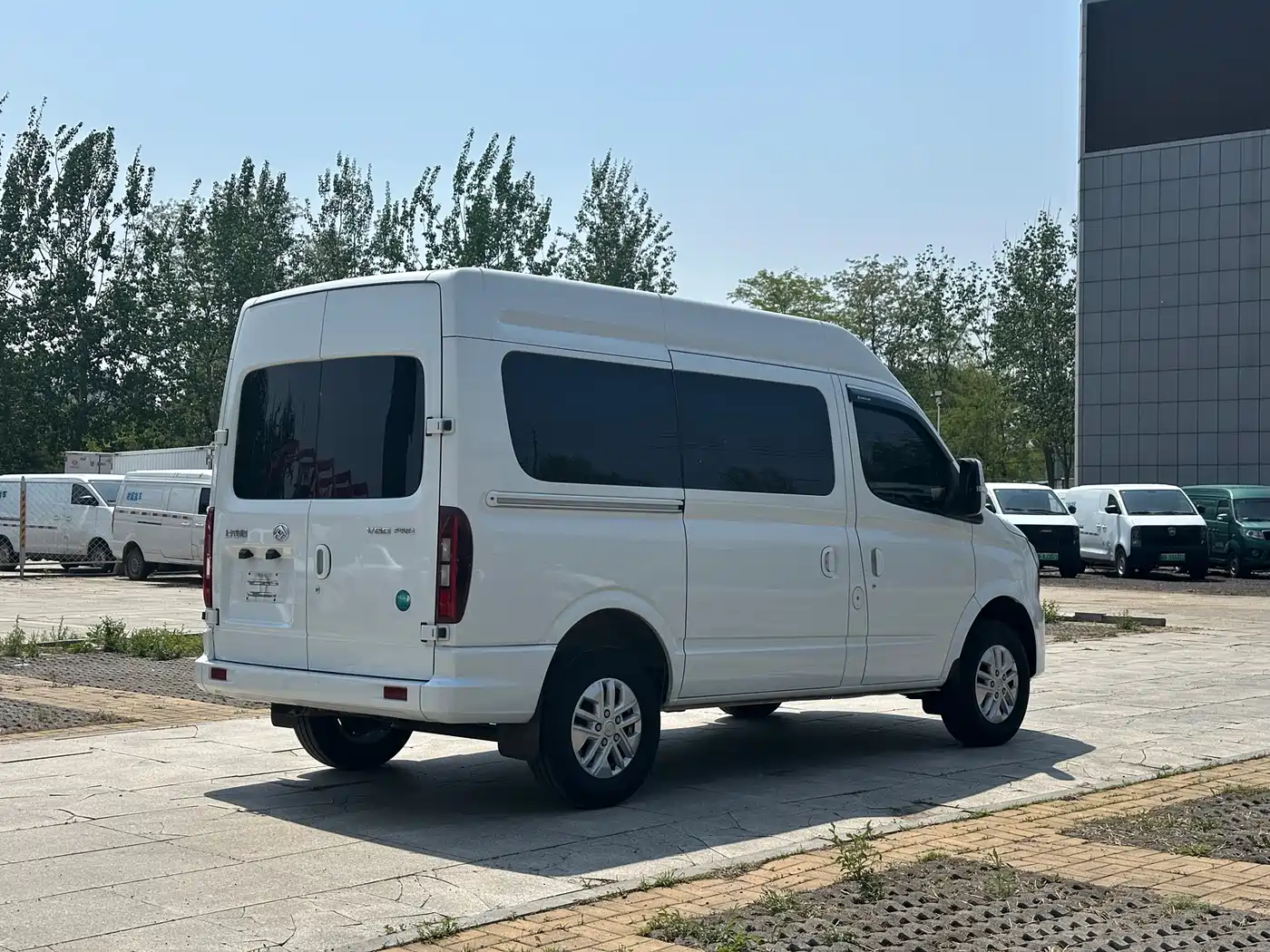 SAIC Maxus Xintu V80 2025 PRO Aoyun 2.0T Manual Short Wheelbase Medium Roof 5/6-Seater фото 3