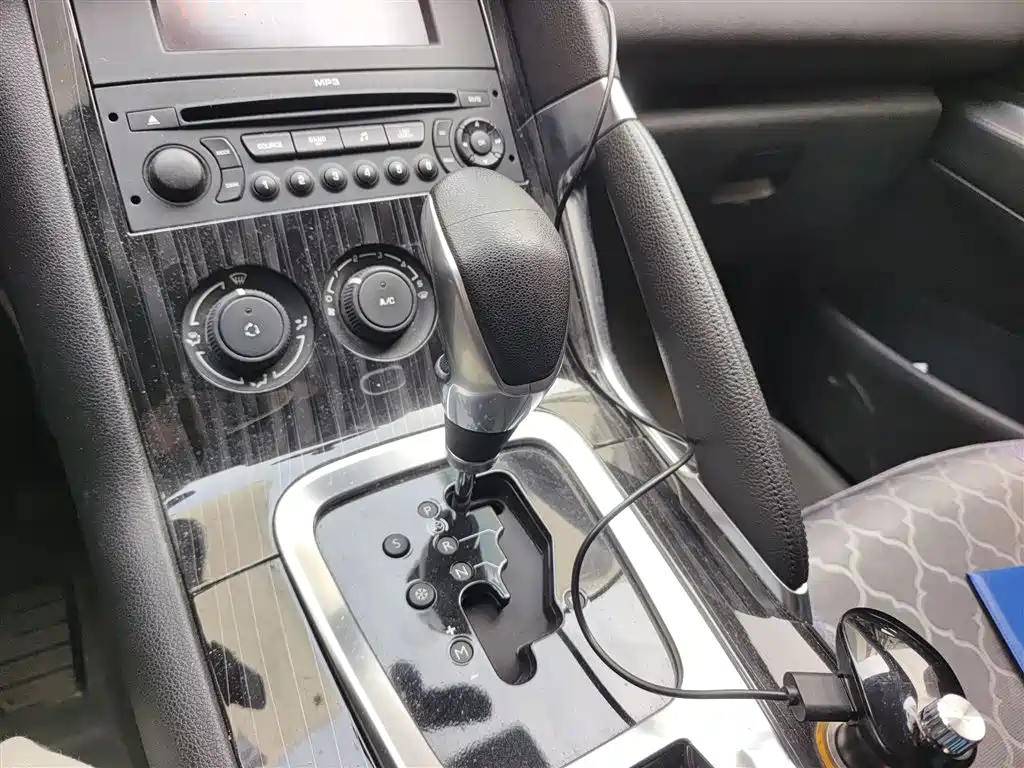 Peugeot 3008 2015 2.0L Automatic Classic Edition фото 7