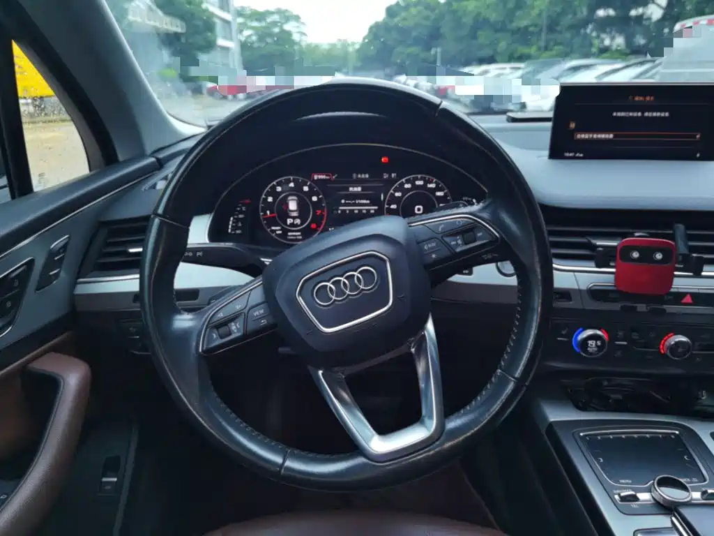 Фото 11 - Audi Q7