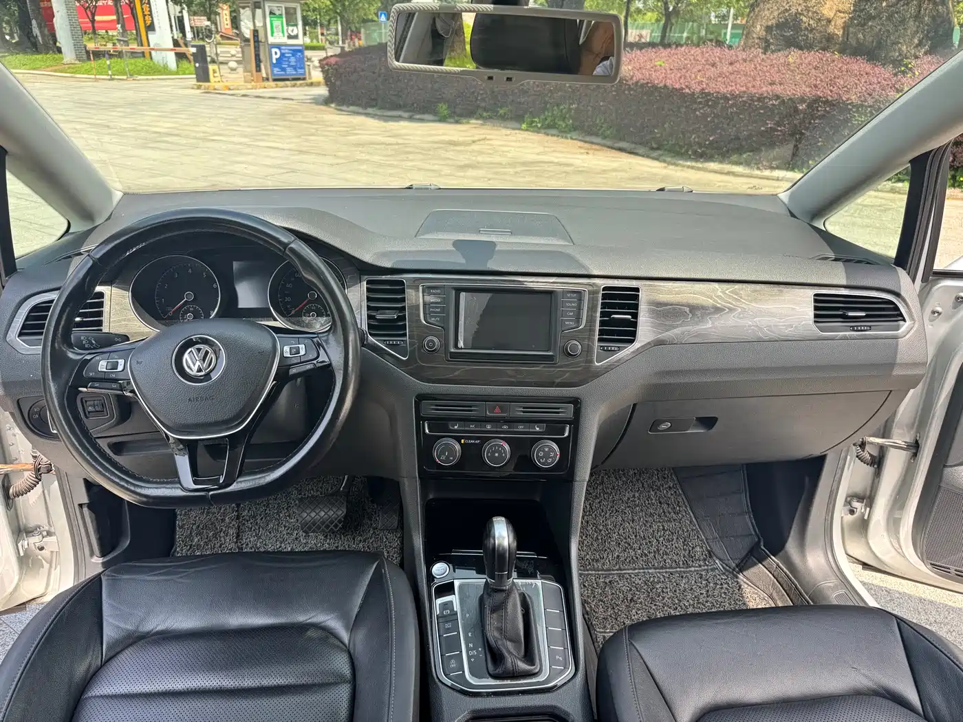 Volkswagen Golf Sportsvan 2016 230TSI Automatic Luxury фото 5