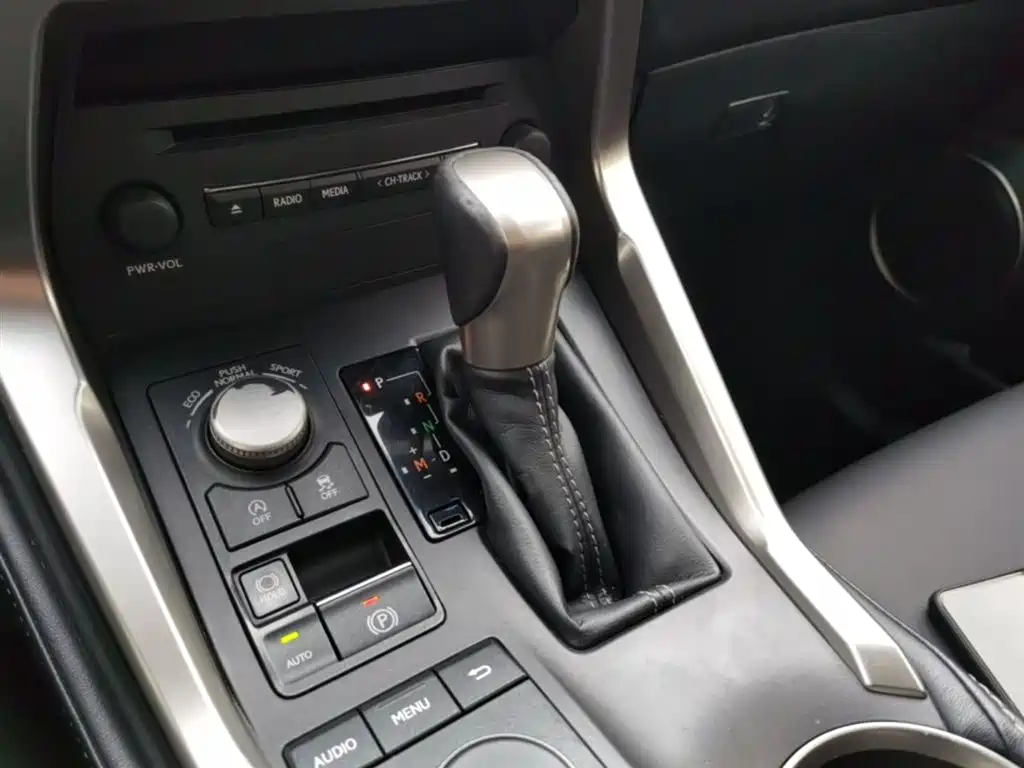 Lexus NX 2015 200 AWD Luxury фото 14