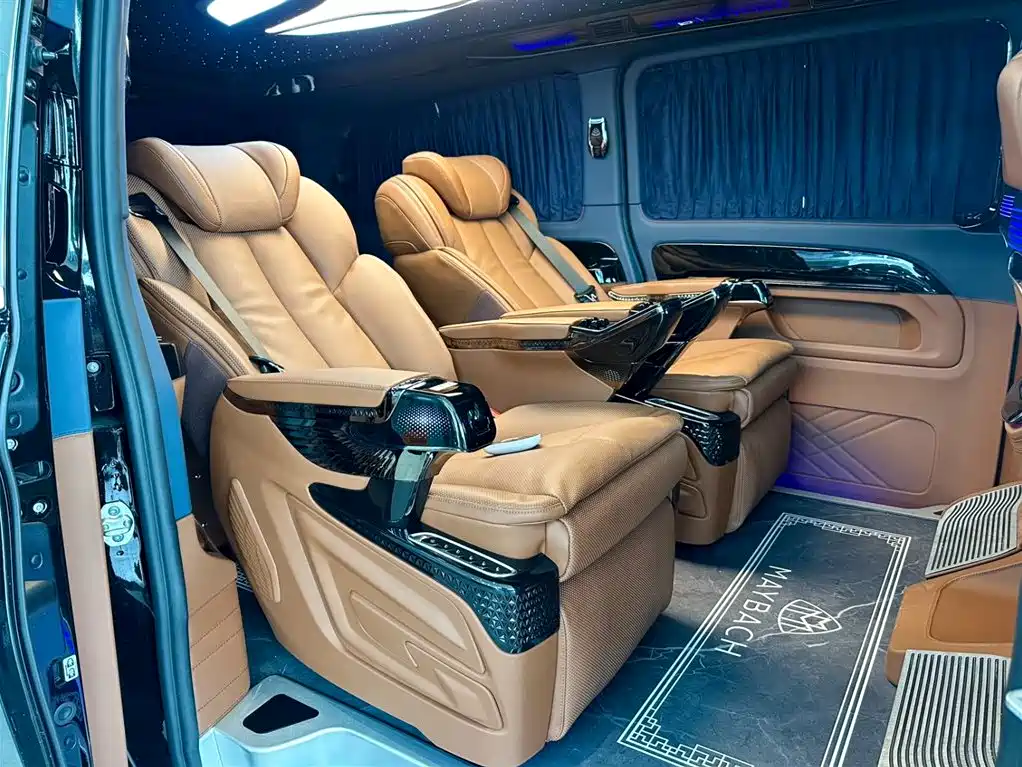 Mercedes-Benz Vito 2024 2.0T Business 7-Seater фото 18