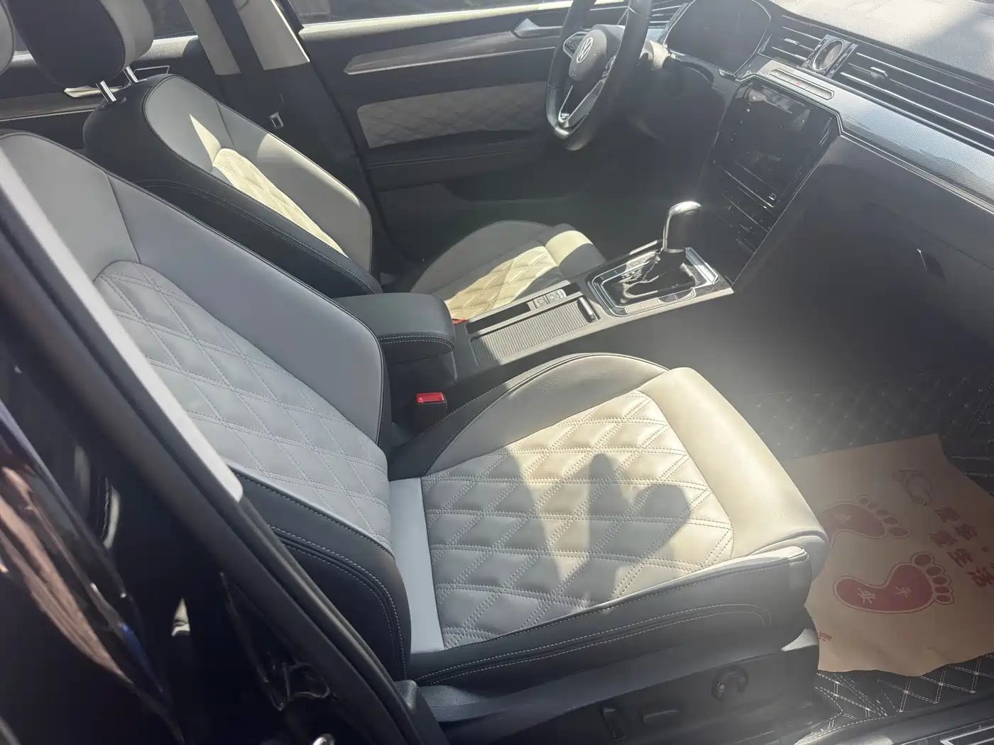 Volkswagen Magotan 2023 Model 2 Million Units Commemorative Edition 280TSI DSG Leading Version фото 12