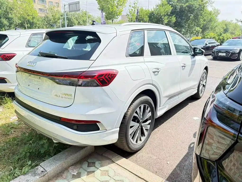 Audi Q4 e-tron 2024 40 e-tron Pioneer Edition фото 8