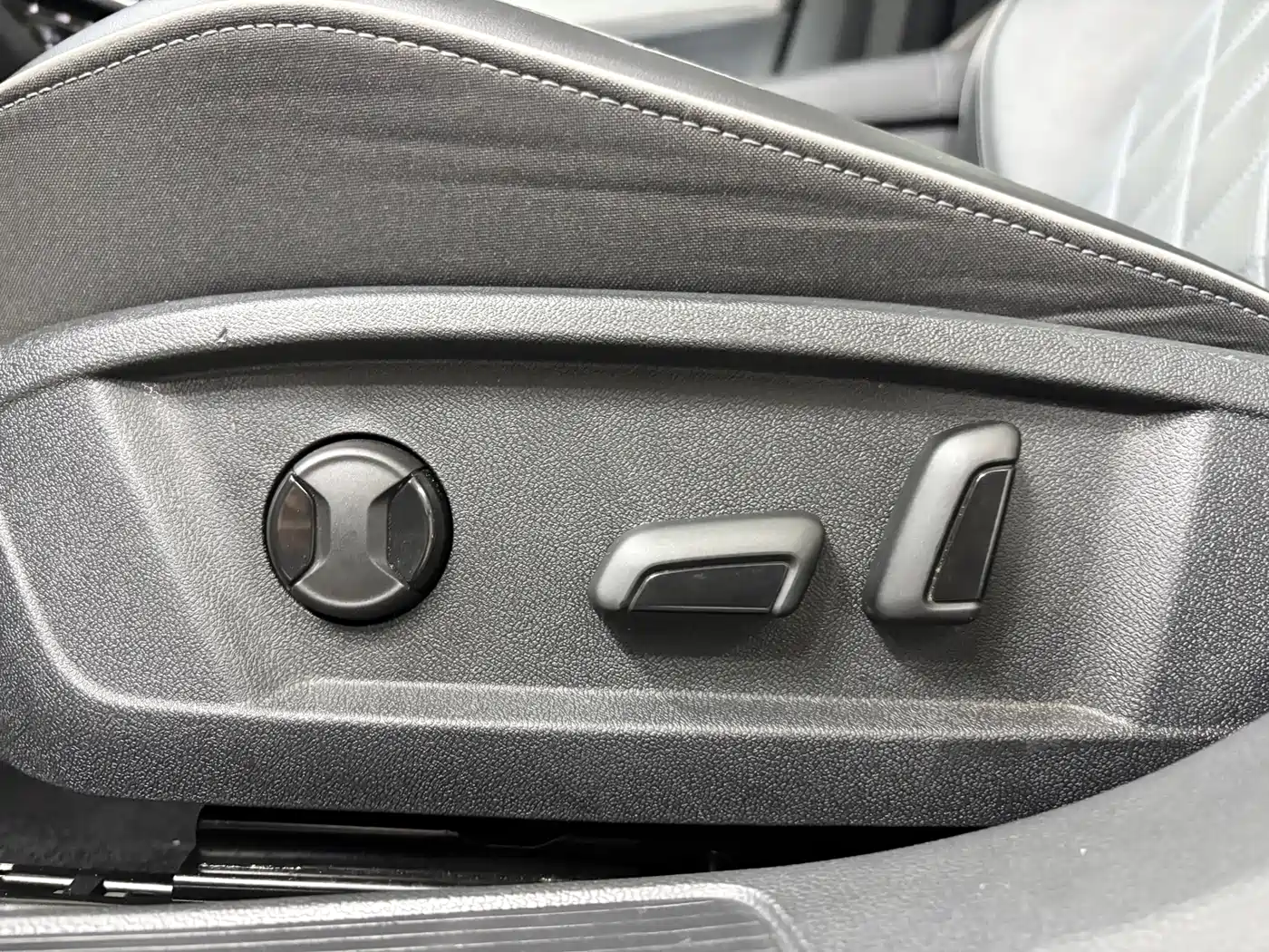 Volkswagen Sagitar 2023 Model Year 280TSI DSG Surpass Edition фото 14