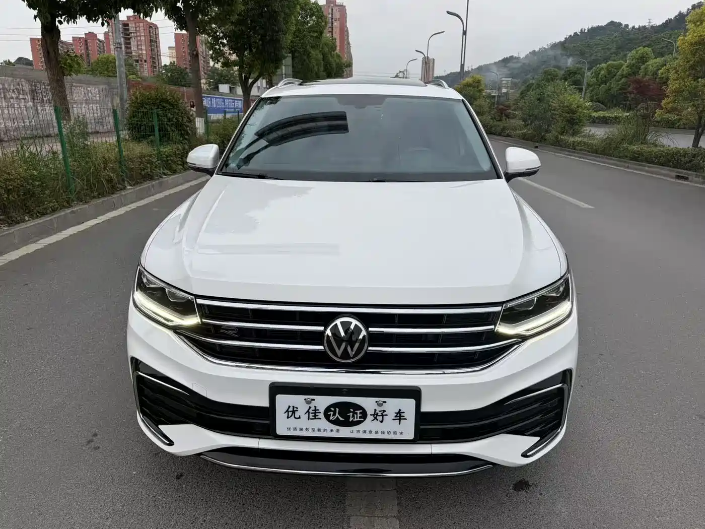 Volkswagen Tiguan L 2022 330TSI Auto 2WD R-Line Premium Edition фото 3