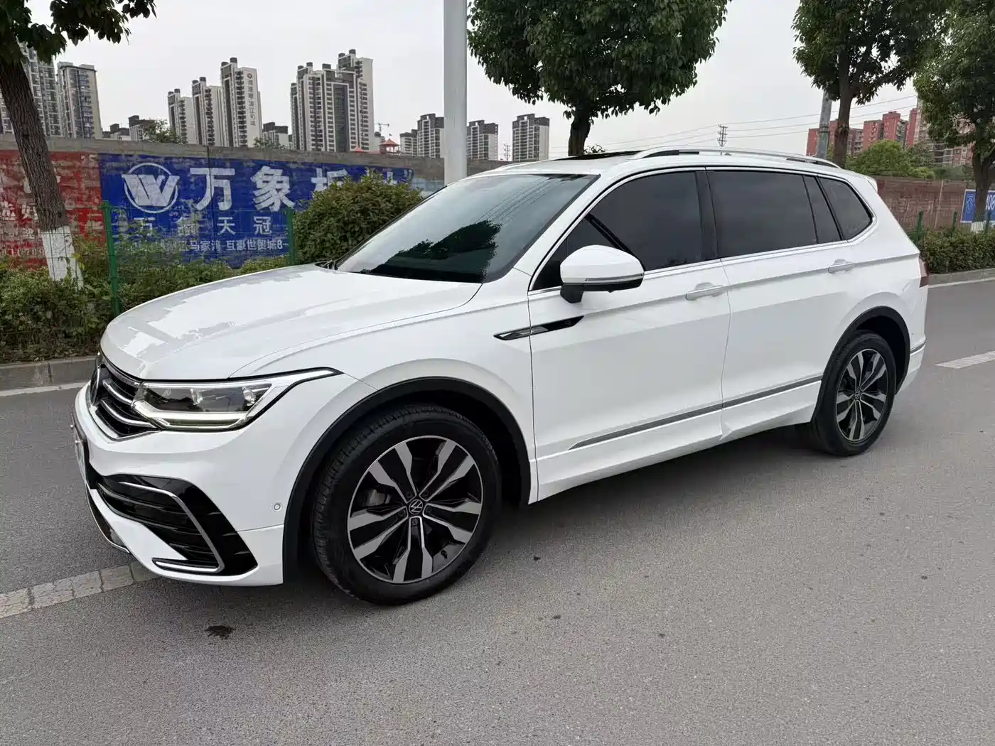 Volkswagen Tiguan L 2022 330TSI Auto 2WD R-Line Premium Edition