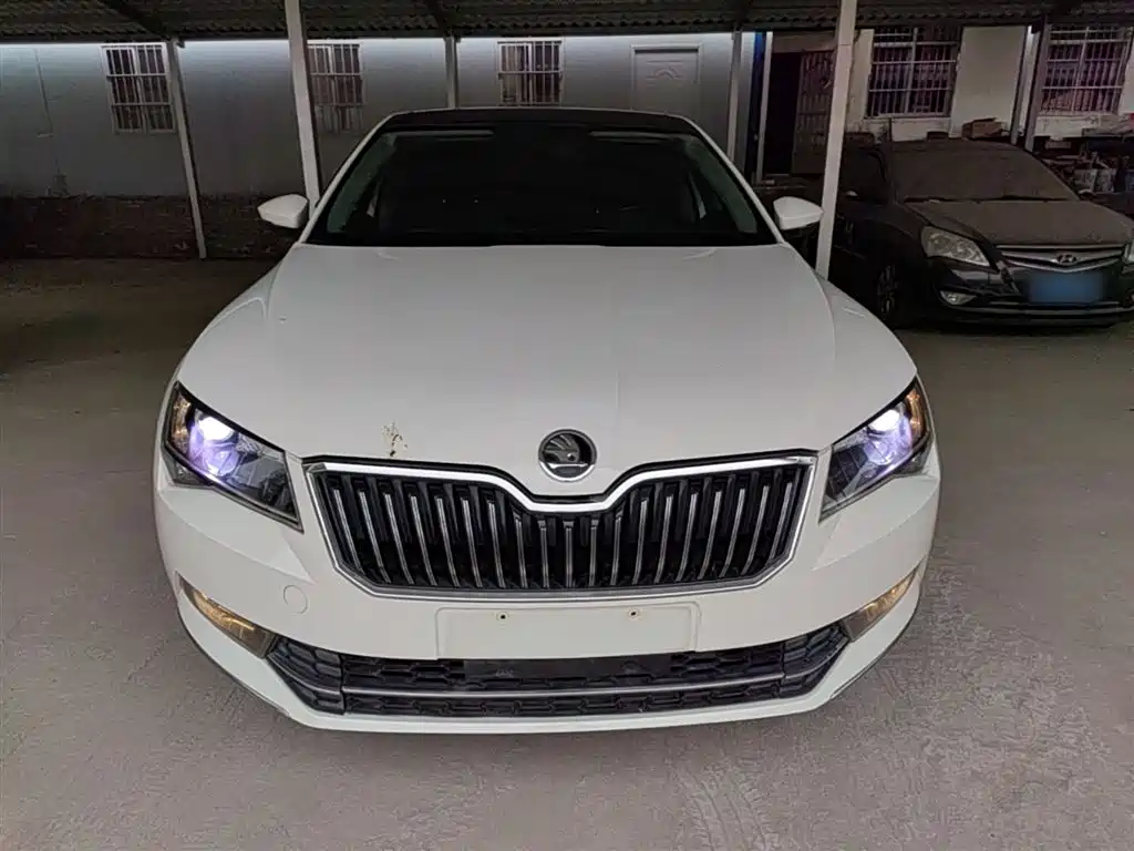 Škoda Superb 2016 TSI280 DSG Pioneer Edition фото 3