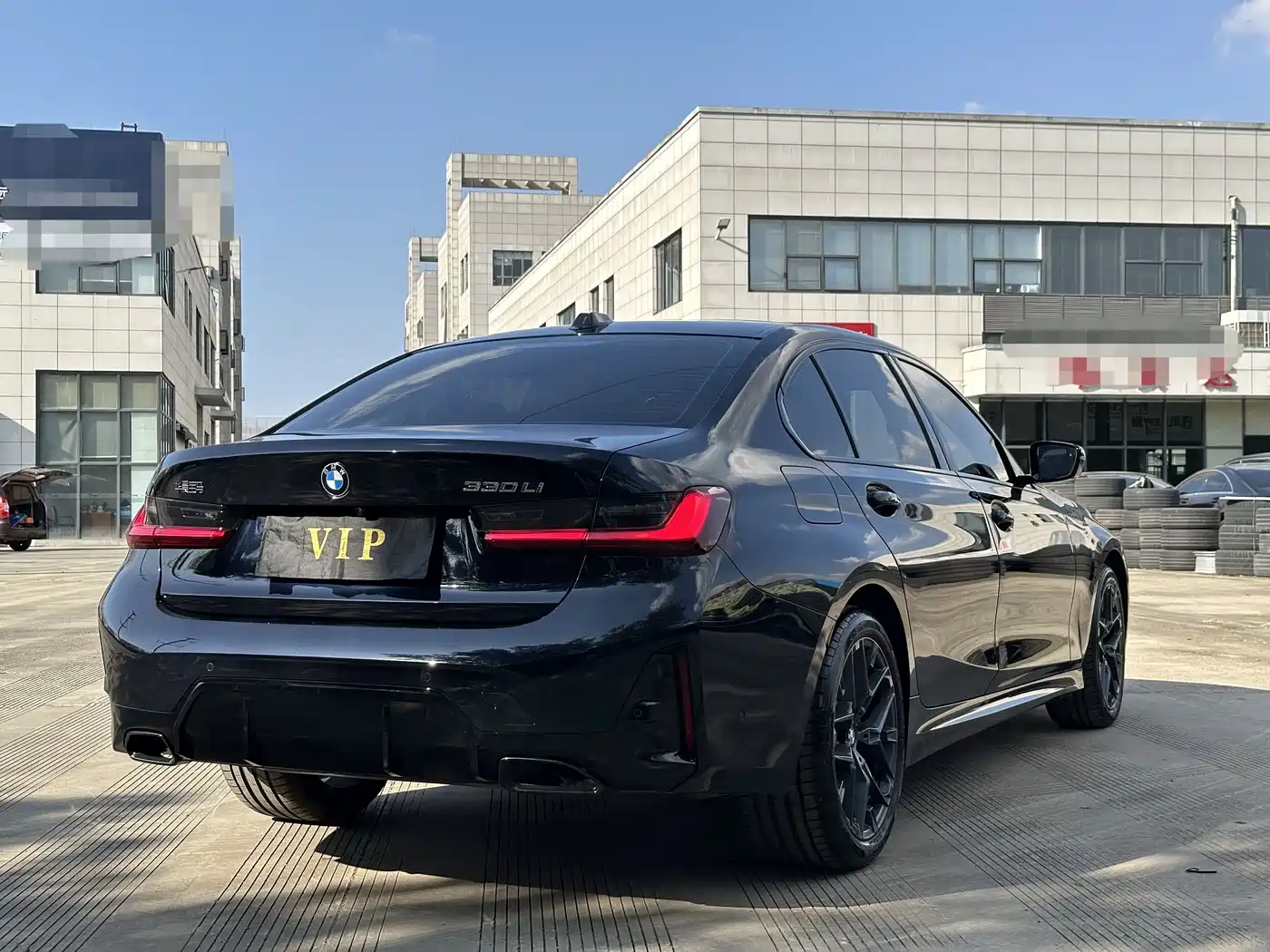 BMW 3 Series 2025 330Li M Sport Night Edition фото 5