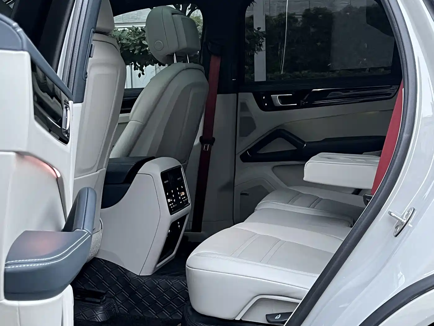 Porsche Cayenne 2022 Cayenne S 2.9T Platinum Edition фото 11