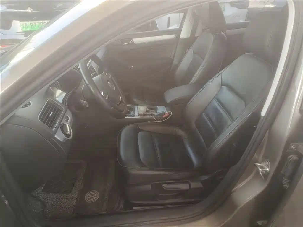 Volkswagen Passat 2014 1.8TSI DSG Luxury Edition фото 15