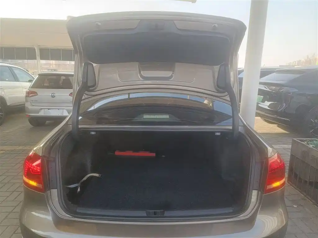 Volkswagen Passat 2014 1.8TSI DSG Luxury Edition фото 19